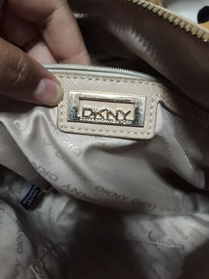 กระเป๋า cross body DKNY แท้ สภาพดีมากพร้อมใช้งาน รูปที่ 8