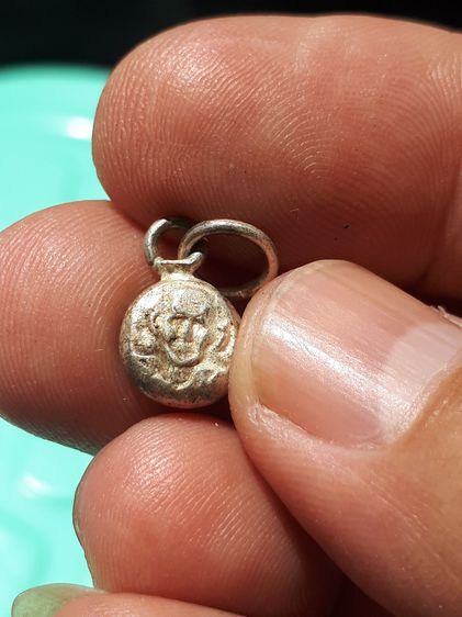 หัวนะโม ปี 2500 เนื้อเงิน ยุคต้น หลวงพ่อคล้าย วัดสวนขัน จ.นครศรีธรรมราช หูเชื่อม ขนาด 1.0 เซนฯ สวยมาก เก่า แท้ ตัวจริงหายากมากๆ หลังพ่อท่านค รูปที่ 5