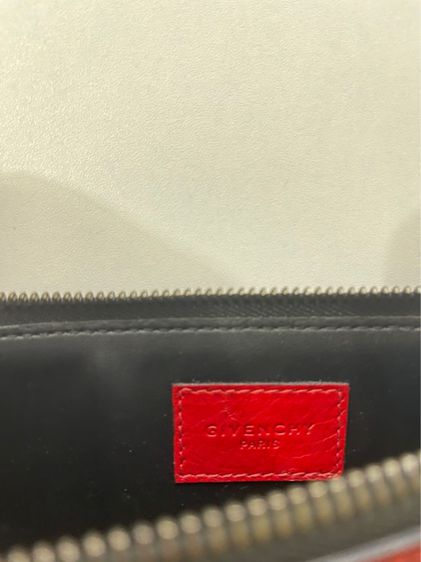 กระเป๋าแบรนด์เนม Givenchy Red Upside Down Logo Leather Pouch รูปที่ 3