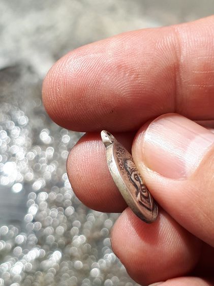 เหรียญเม็ดแตง หลวงปู่ทวด วัดช้างไห้ ปี 250x เนื้ออาปาก้า ปั้มเขยื้อน สวย แท้ ดูง่าย หายาก รูปที่ 4