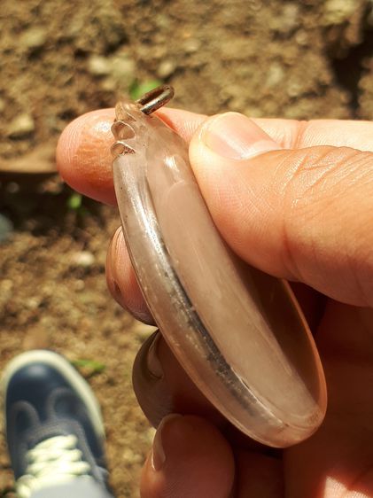 เหรียญจิ๊กโก๋ใหญ่ หลวงพ่อเงิน วัดดอนยายหอม จ.นครปฐม ปี2506 เนื้ออัลปาก้า แท้ สวย ดูง่าย หายาก เลี่ยมเดิม        เหรียญจิ๊กโก๋ใหญ่ เหรียญนี้  รูปที่ 3