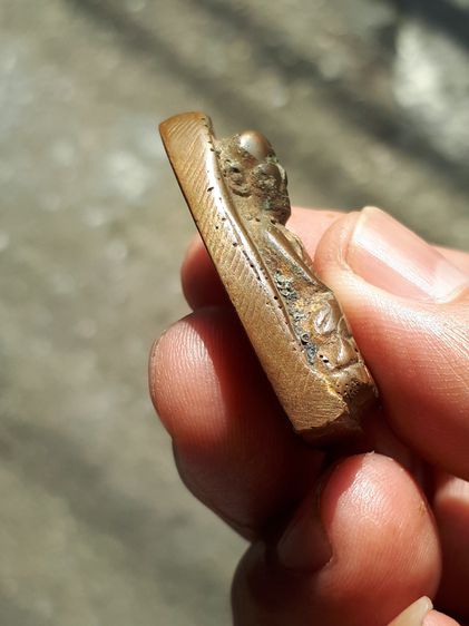 หลวงพ่อทวด วัดช้างไห้ หลังเตารีด ปี 2505 เนื้อโลหะผสม เนื้อเหยี่ยวย่น เก่า สีจืด เดิมๆ สภาพใช้ ดูง่าย เป็นธรรมชาติ แท้ หายาก พุทธคุณสุดยอดคร รูปที่ 4