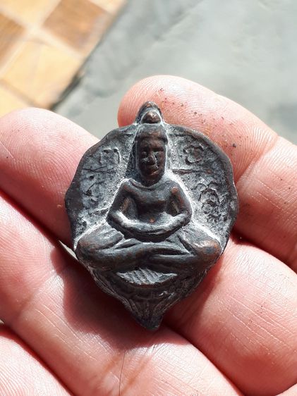 พระโพธิจักร ท่านพ่อลี วัดอโศการาม ปี 2500 พิมพ์ใหญ่ หลังยันต์ดวง เนื้อดินเผา เนื้อสองสี มีมวลสาร พิมพ์คมชัด ผิวแห้ง เดิมๆ เป็นธรรมชาติ สภาพส รูปที่ 5