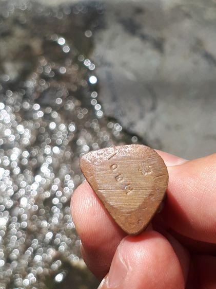 รูปเหมือน หล่อโบราณ หลวงพ่อทิม วัดไร่วารี ปี 25xx ยุคต้น เนื้อโลหะ หล่อลอยองค์ ใต้ฐานตอกโค็ต และตอกหมายเลข 230 สภาพสวย สมบูรณ์ เก่า แท้ แปลก รูปที่ 3