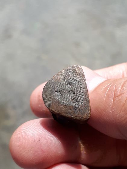 รูปเหมือน หลวงพ่อทิม วัดไร่วารี ปี 25xx ยุคต้น เนื้อโลหะ หล่อลอยองค์ ใต้ฐานตอกโค็ต และตอกหมายเลข 298 สภาพสวย สมบูรณ์ เก่า แท้ แปลก หายากมาก  รูปที่ 5