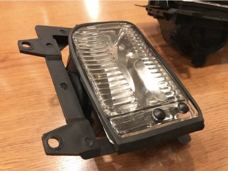 ไฟสปอร์ตไลท์ ไฟตัดหมอก BMW E30 รุ่นปี1985-1992 part no. 63171386034 สีขาว สีเหลือง รูปที่ 3