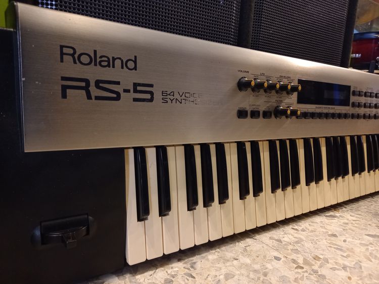 Roland RS-5 คีย์บอร์ด 61 Keys ระบบ Synthesizer สภาพดี ใช้งานปกติ ปรับแต่งเสียงอิสระ แสดงผลหน้าจอ LED มีเสียงให้เลือกใช้เยอะ น้ำหนักดี รูปที่ 2