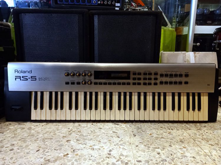 Roland RS-5 คีย์บอร์ด 61 Keys ระบบ Synthesizer สภาพดี ใช้งานปกติ ปรับแต่งเสียงอิสระ แสดงผลหน้าจอ LED มีเสียงให้เลือกใช้เยอะ น้ำหนักดี รูปที่ 1
