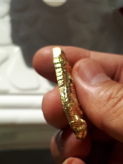 เหรียญหลวงปู่สรวง รุ่นชนะจน เนื้อโลหะ กะไหล่ทอง ด้านหลังตอกโค๊ด ตอกหมายเลข 266 สภาพสวย สมบูรณ์ แท้ หายาก พร้อมกล่องเดิม รูปที่ 6