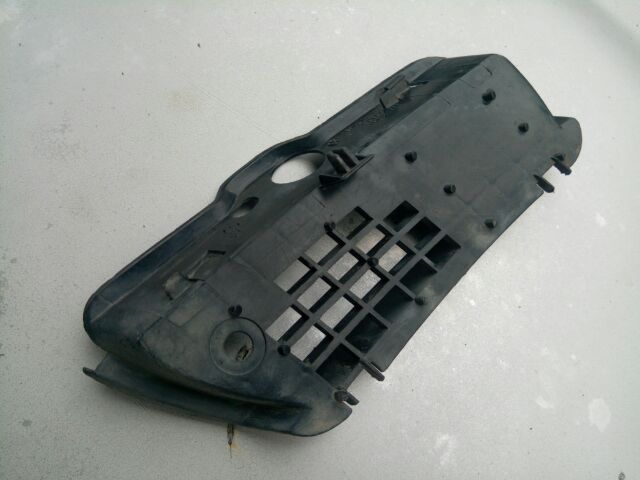 แป้นเหยียบแบบอลูมิเนียม ของ โฟล์ค Golf4 ของแท้ ของใหม่ ใส่กับ Golf3,Vento ได้ กับ มือเปิดในรถ ฝาปิดช่องหูลากในกันชนหน้า Golf ข้างขวา รูปที่ 6