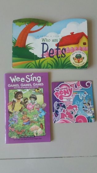 SALE - Sneak a Peek Book, Who Am I -My Little Pony - Wee Sing Games รูปที่ 1