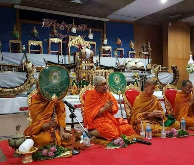 ผ้าพิมพ์ผ้ายันต์พญาสุบรรณตรึงไตรภพ  ผลงานการออกแบบโดย อ.สุรินทร์ ศรีสังข์งาม รูปที่ 14
