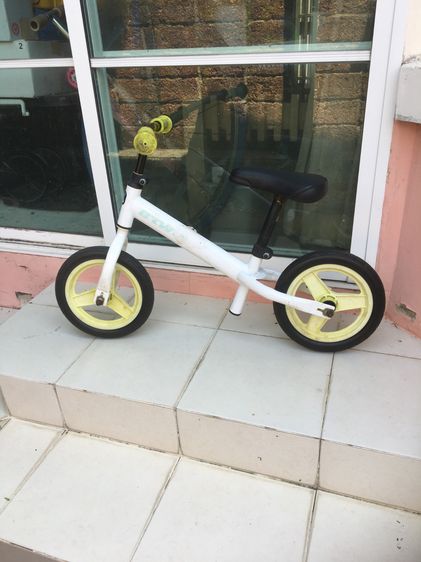 จักรยานทรงตัวเด็ก (Balance Bike) B-Twin รุ่น Run Ride สีขาวเหลือง ขนาด 10นิ้ว  รูปที่ 5