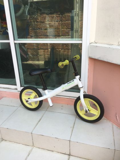 จักรยานทรงตัวเด็ก (Balance Bike) B-Twin รุ่น Run Ride สีขาวเหลือง ขนาด 10นิ้ว  รูปที่ 1