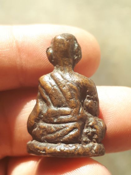 หล่อโบราณ หลวงพ่อจง วัดหน้าต่างนอก รุ่นแรก ปี2485 ใต้ฐานตอกโค๊ต เนื้อทองผสม คราบเบ้า น้ำทอง สวย สมบูรณ์ สวยเดิม เก่า แท้ หายากมากๆ สุดยอด Cl รูปที่ 2