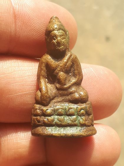 หล่อโบราณ พระชัยวัฒน์ หลังยันต์ ยุคต้นๆ เนื้อทองผสม ผิวสองสี สภาพแบบเดิมๆ แท้ เก่า ดูง่าย หายากมากๆ ไม่รู้ที่        พุทธคุณเน้นทางด้านเมตตา รูปที่ 6