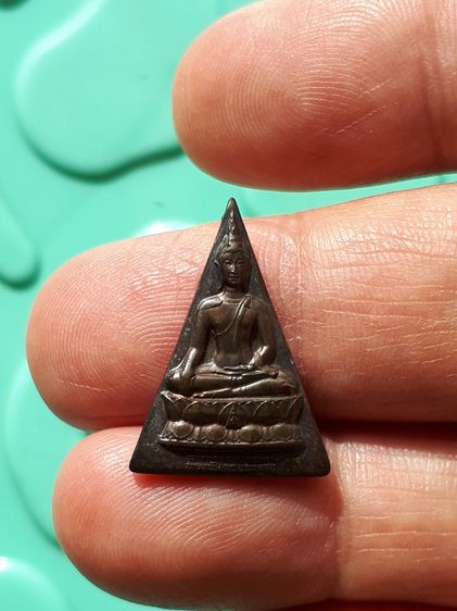 พระสมเด็จจิตรลดา เนื้อนวะ พิมพ์เล็ก รุ่นโครงการหลวง พศ.2539 สูงเพียง 2.3 ซม. เนื้อนวโลหะสร้าง 60,000 องค์ ผิวเดิม แท้ หายาก  พระสมเด็จจิตรลด รูปที่ 8