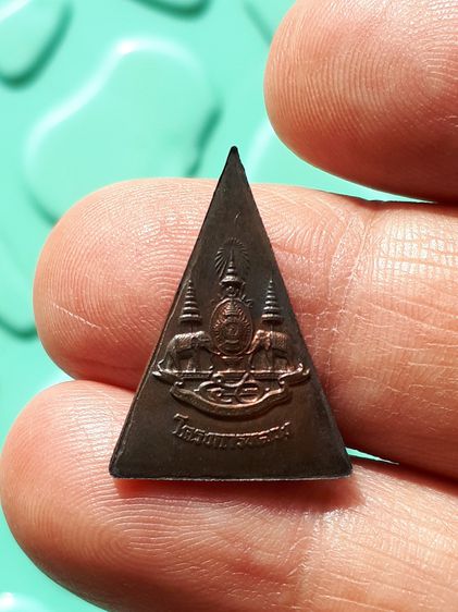 พระสมเด็จจิตรลดา เนื้อนวะ พิมพ์เล็ก รุ่นโครงการหลวง พศ.2539 สูงเพียง 2.3 ซม. เนื้อนวโลหะสร้าง 60,000 องค์ ผิวเดิม แท้ หายาก  พระสมเด็จจิตรลด รูปที่ 6