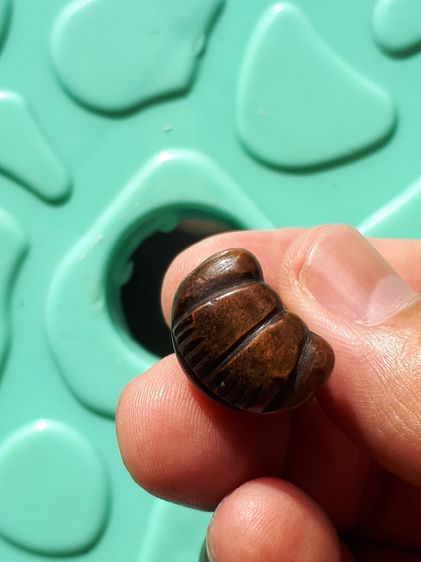 พระปิดตา พิมพ์เล็ก หลวงพ่อปล้อง วัดหลุมดิน ราชบุรี ปี 2483 เนื้อขันลงหิน ผิวสองสี สภาพเก่าเก็บ สวยสมบูณ์ หายากหาดูได้ยากกว่าเนื้อเมฆพัตร เก่ รูปที่ 7