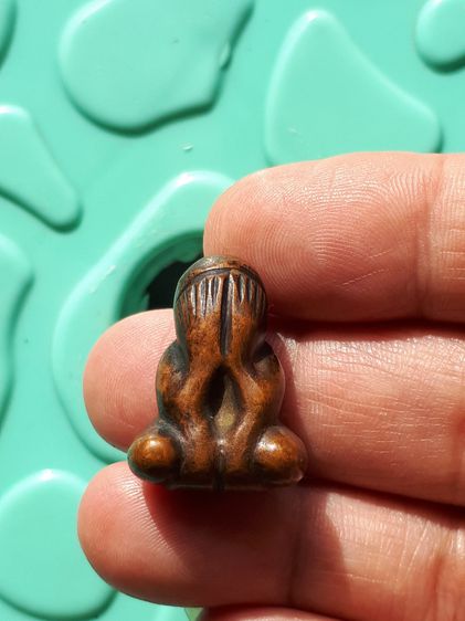 พระปิดตา พิมพ์เล็ก หลวงพ่อปล้อง วัดหลุมดิน ราชบุรี ปี 2483 เนื้อขันลงหิน ผิวสองสี สภาพเก่าเก็บ สวยสมบูณ์ หายากหาดูได้ยากกว่าเนื้อเมฆพัตร เก่ รูปที่ 8