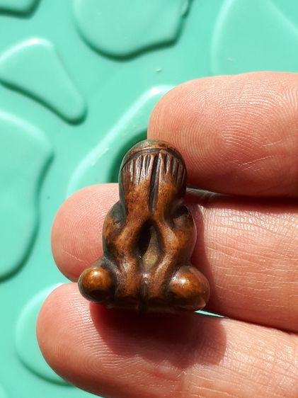 พระปิดตา พิมพ์เล็ก หลวงพ่อปล้อง วัดหลุมดิน ราชบุรี ปี 2483 เนื้อขันลงหิน ผิวสองสี สภาพเก่าเก็บ สวยสมบูณ์ หายากหาดูได้ยากกว่าเนื้อเมฆพัตร เก่ รูปที่ 10