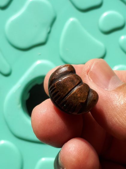 พระปิดตา พิมพ์เล็ก หลวงพ่อปล้อง วัดหลุมดิน ราชบุรี ปี 2483 เนื้อขันลงหิน ผิวสองสี สภาพเก่าเก็บ สวยสมบูณ์ หายากหาดูได้ยากกว่าเนื้อเมฆพัตร เก่ รูปที่ 6