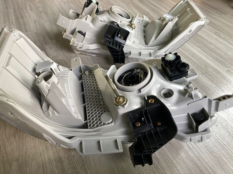 ไฟหน้า Toyota Hiace Commuter ของใหม่ โฉมปี 2014-2019 รุ่นสุดท้าย รูปที่ 8