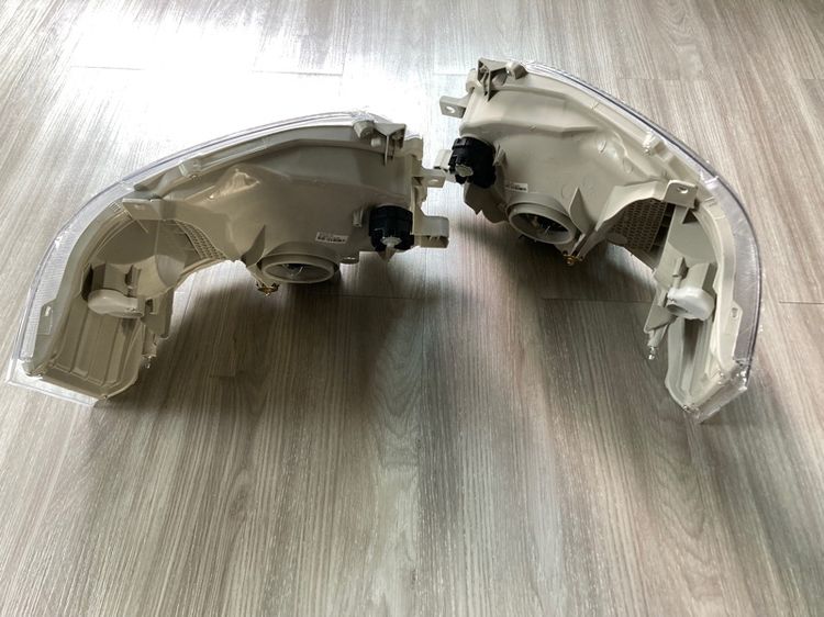 ไฟหน้า Toyota Hiace Commuter ของใหม่ โฉมปี 2014-2019 รุ่นสุดท้าย รูปที่ 9