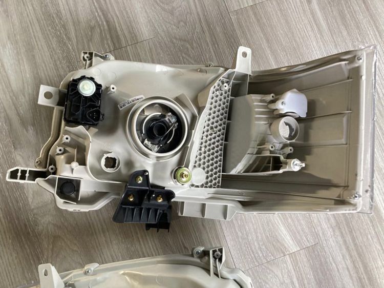 ไฟหน้า Toyota Hiace Commuter ของใหม่ โฉมปี 2014-2019 รุ่นสุดท้าย รูปที่ 6