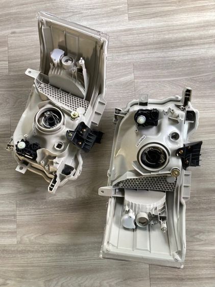 ไฟหน้า Toyota Hiace Commuter ของใหม่ โฉมปี 2014-2019 รุ่นสุดท้าย รูปที่ 4