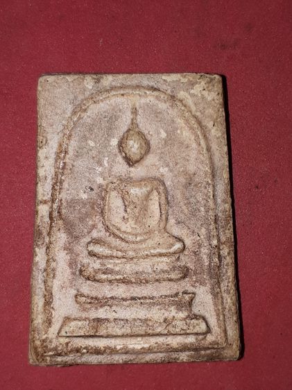 พระสมเด็จ กรุขุนอินทประมูล พิมพ์พระประธานมีผ้าทิพย์ เนื้อผงพุทธคุณ คราบกรุ ออกสีแดงคือคราบยางไม้ มวลสารครบ จัด ละเอียด หลังเรียบ รูปทรงสวย ง รูปที่ 7