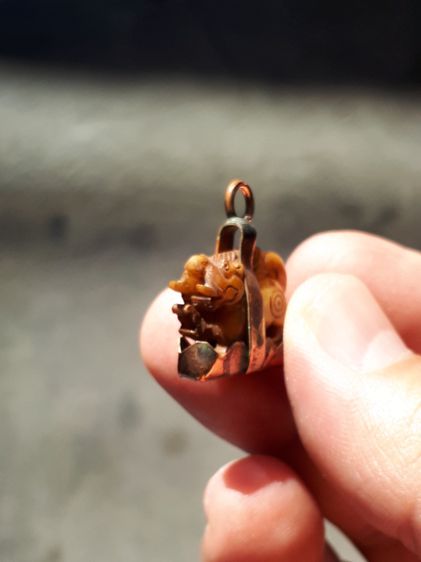 คชสีห์ อาจารย์เฮง ไพรวัลย์ วัดเขาดินใต้ จ.นครสวรรค์ เนื้อผิวสีน้ำผึ้ง ฉ่ำ ผิวไม่มีคมมือ ศิลปะการแกะ สวยงาม คลาสสิค อย่าสวย สภาพสมบูรณ์ เก่า  รูปที่ 5