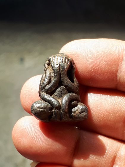 พระปิดตา นครศรีธรรมราช ดอกจันทร์ 2 ดอก เนื้อตะกั่ว ขนาดพระ 1.8 x 2.5 ซม.สภาพสวย แท้ หายาก      ปิดตาดอกจัน  พระปิดตาตระกูลนี้ รูปแบบไม่แน่นอ รูปที่ 6