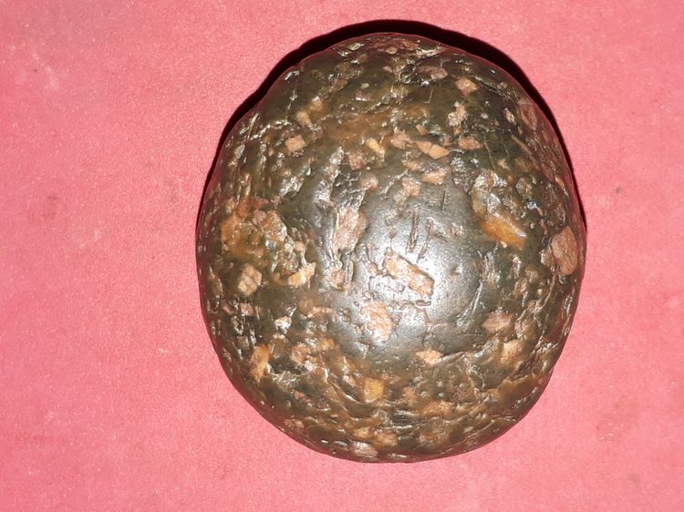 คตหิน ศักดิ์สิทธิ์ ลูกกลมมน เนื้อสีเขียวปนน้ำตาลอมแดง มีลวดลาย เป็นธรรมชาติสวยงาม เนื้อแห้ง แข็ง ผิวมัน ขนาดใหญ่ มีน้ำหนัก เก่า เนื้อแห้ง แข รูปที่ 7