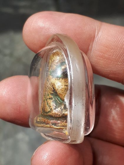 รูปหล่อ พิมพ์นิยม รุ่นแรก หลวงพ่อเงิน วัดบางคลาน พิจิตร สร้าง ประมาณ ๒๔๕๐ เป็นเนื้อโลหะผสม ผิวสองสี ออกสีเหลืองอมแดง ผิวพรุน เหี่ยวย่น มีรอย รูปที่ 7