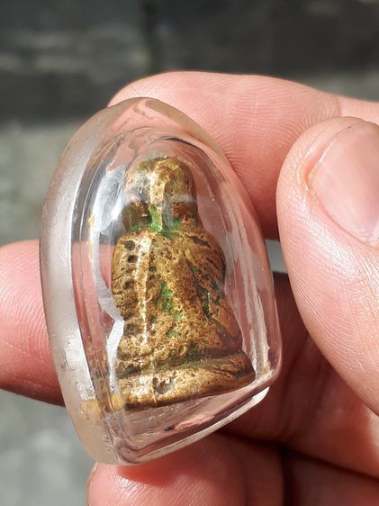 รูปหล่อ พิมพ์นิยม รุ่นแรก หลวงพ่อเงิน วัดบางคลาน พิจิตร สร้าง ประมาณ ๒๔๕๐ เป็นเนื้อโลหะผสม ผิวสองสี ออกสีเหลืองอมแดง ผิวพรุน เหี่ยวย่น มีรอย รูปที่ 8