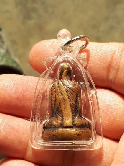 รูปเหมือน เนื้อทองเหลือง หลวงพ่อเดิม วัดหนองโพ จ.นครสวรรค์ สภาพสวยมากๆ ขอบไม่มีความคม มีรอยจารใต้ฐาน สภาพใช้เดิมๆ แท้ หายาก เลี่ยมพลาสติก ไม รูปที่ 2