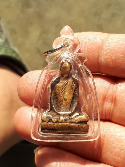 รูปเหมือน เนื้อทองเหลือง หลวงพ่อเดิม วัดหนองโพ จ.นครสวรรค์ สภาพสวยมากๆ ขอบไม่มีความคม มีรอยจารใต้ฐาน สภาพใช้เดิมๆ แท้ หายาก เลี่ยมพลาสติก ไม รูปที่ 8