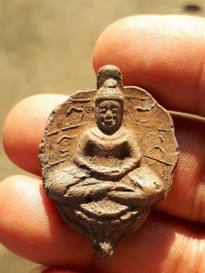 พระโพธิจักร หลังเรียบ หลวงพ่อลี วัดอโศการาม จ.สมุทรปราการ พิมพ์ใบโพธิ์ใหญ่ เนื้อดินเผา ปี 2500 เนื้อออกสองสี สวย คม สมบูรณ์ เก่า แท้ แปลก หา