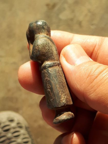 พระปิดตา จารมือทั้งองค์ หลวงปู่เทพโลกอุดร พิมพ์ยืน เนื้อตะกั่ว ขนาดพระ 1.5 x 5.5 ซม. จารเก่า คมลึก ด้วยลายมือสวยมาก ตะกั่วสีจืดแล้ว มีน้ำหนั รูปที่ 6