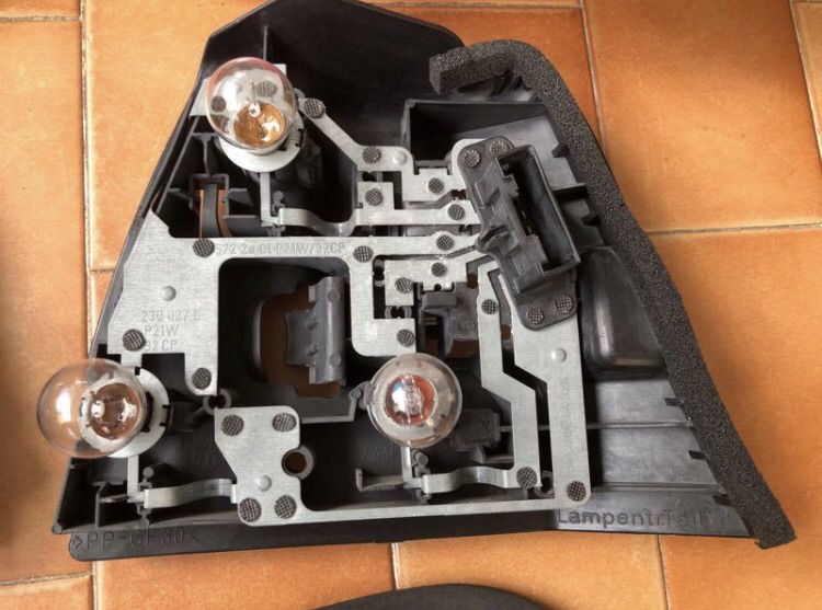 ไฟท้าย ไฟเบรก BMW E46 318i ไฟตก ของแท้ มือสอง สภาพดี รูปที่ 11