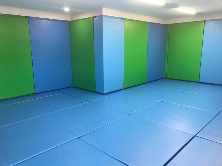 ช่างบุผนังหวาย 0817354812  ช่างบุผนังห้องเด็ก   บุผ้าหัวเตียง  บุผนังกันกระเเทก ช่างซ่อมเฟอร์นิเจอร์หวาย ช่างซ่อมเฟอร์นิเจอร์ไม้   Rattan รูปที่ 5