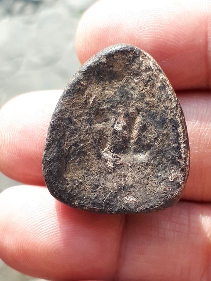 พระปิดตา หลังยันต์ เนื้อผงคลุกรัก สีดำ ขึ้นคราบไข ทรงสวย เก่า แท้ แปลก หายาก ไม่รู้ที่ รูปที่ 2