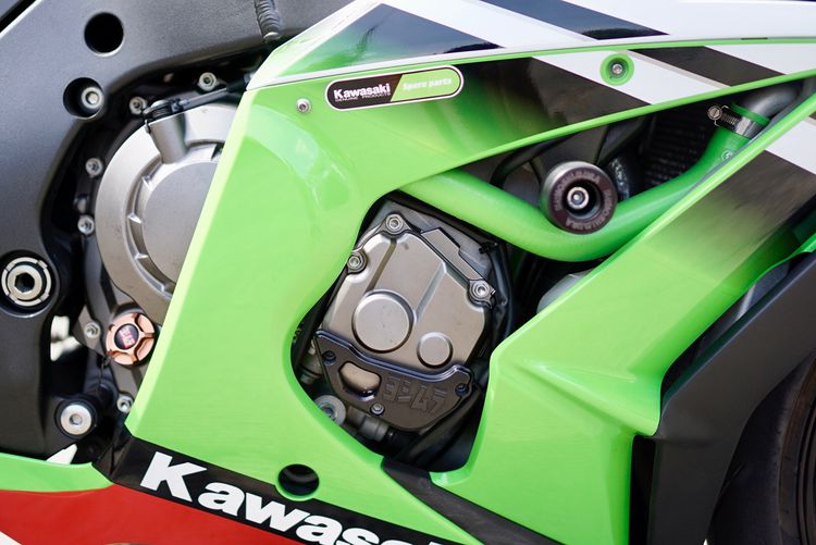 Kawasaki Zx10R 2015 Anniversary สภาพใหม่มาก แต่งเต็ม วิ่งน้อย 8,xxx เท่านั้น รูปที่ 17