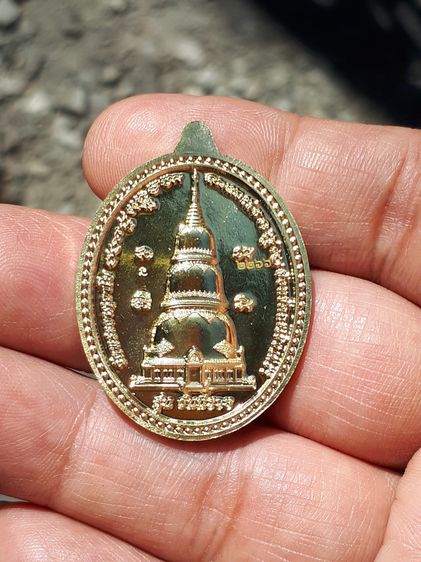 เหรียญ หลวงพ่อปลดหนี้ รุ่นวันนี้รวย วัดพระธาตุวาโย หมายเลข ๒๒๖๖ เนื้อทองทิพย์ ขนาดประมาณ​ 2.2x3.5 ซม. เหรียญมียิงเลเซอร์โค๊ต และหมายเลขทุกเห รูปที่ 5