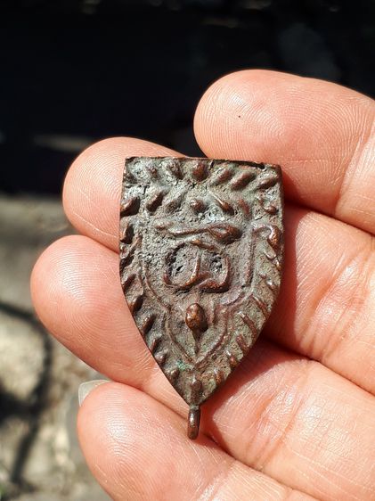 เหรียญเจ้าสัว ห่วงเชื่อม เนื้อโลหะผสม รุ่นแรกๆ หลังเรียบ มีน้ำหนัก เก่า เนื้อแห้ง แข็ง ผิวเดิม ศิลปะการหล่อสวยเป็นธรรมชาติ Classic หายาก ไม่ รูปที่ 6