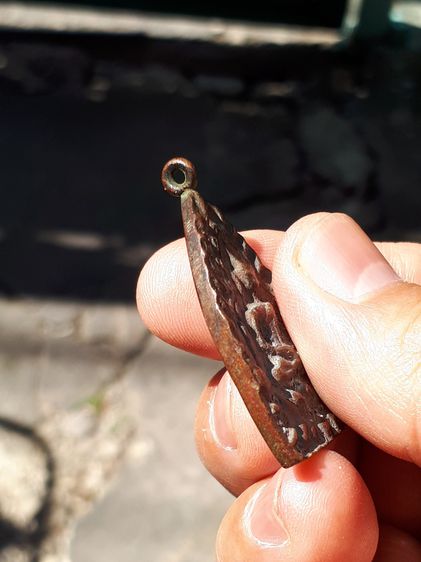 เหรียญเจ้าสัว ห่วงเชื่อม เนื้อโลหะผสม รุ่นแรกๆ หลังเรียบ มีน้ำหนัก เก่า เนื้อแห้ง แข็ง ผิวเดิม ศิลปะการหล่อสวยเป็นธรรมชาติ Classic หายาก ไม่ รูปที่ 4