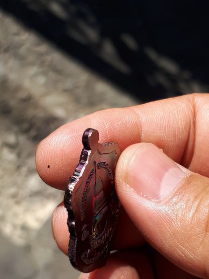 เหรียญหลวงพ่อปลดหนี้ รุ่นปลดหนี้ รับทรัพย์ รุ่นแรก วัดพระธาตุวาโย หมายเลข ๓o๓๓ เนื้อทองแดงรมดำ เหรียญมียิงเลเซอร์โค๊ต และหมายเลขทุกเหรียญ สร รูปที่ 9