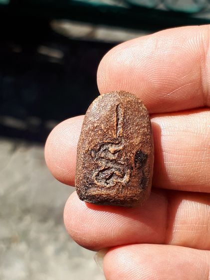 พระพุทธ พิมพ์ซุ้มแหลม หลังยันต์เทาะห์ ปี 2459 หลวงปู่บุญ วัดกลางบางแก้ว นครปฐม เนื้อดินพุทธคุณผสม เนื้อสองสี ผิวเดิม ผิวนวลดินเดิมๆ คม ชั รูปที่ 7