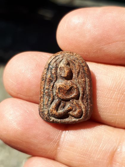 พระพุทธ พิมพ์ซุ้มเว้า หลังยันต์เทาะห์ ปี 2459 หลวงปู่บุญ วัดกลางบางแก้ว นครปฐม เนื้อดินพุทธคุณผสม เนื้อสองสี ผิวเดิม ผิวนวลดินเดิมๆ  รูปที่ 6